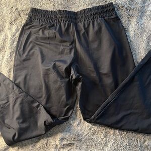 Under Armour Coldgear loose fit jogger black size medium